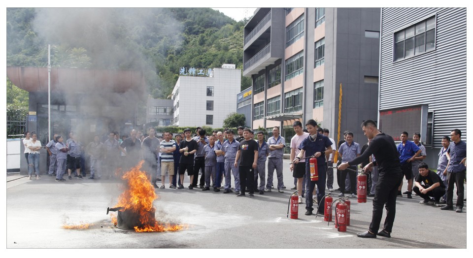 浙江J9集团烈日下的应急消防演练1.jpg